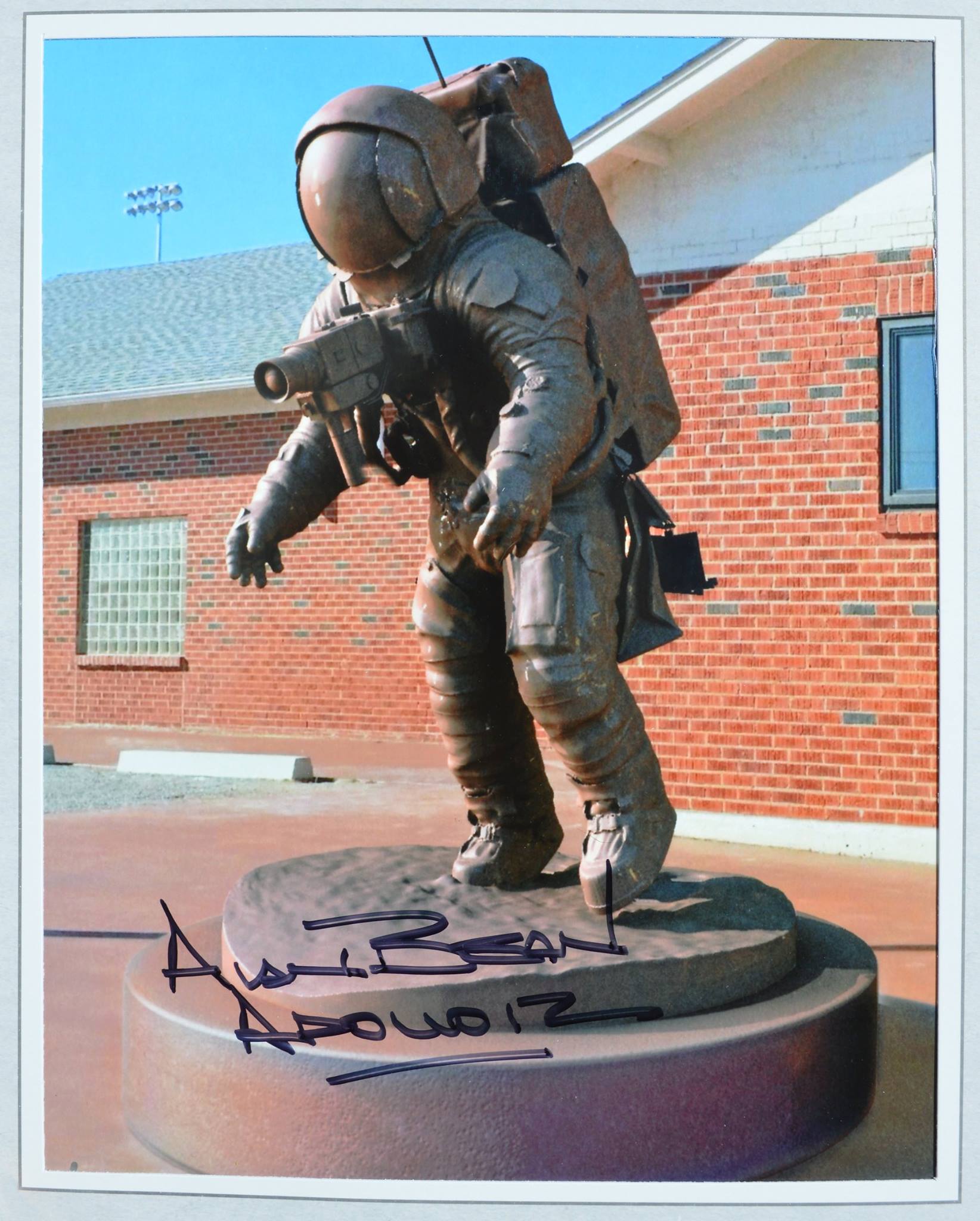 Alen Bean Statue